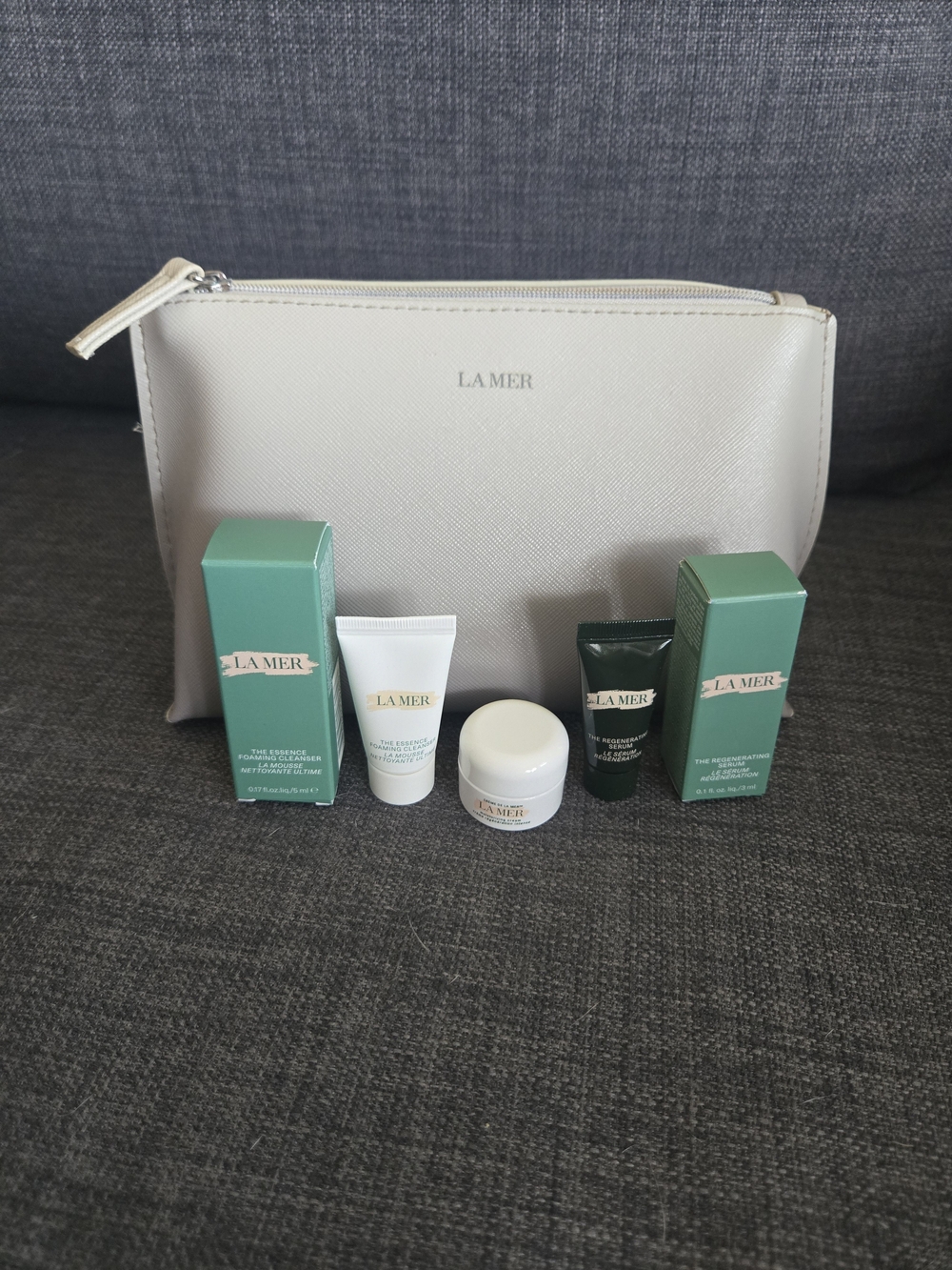 La Mer Skincare Set In A Cream And Gray Ombre Pouch